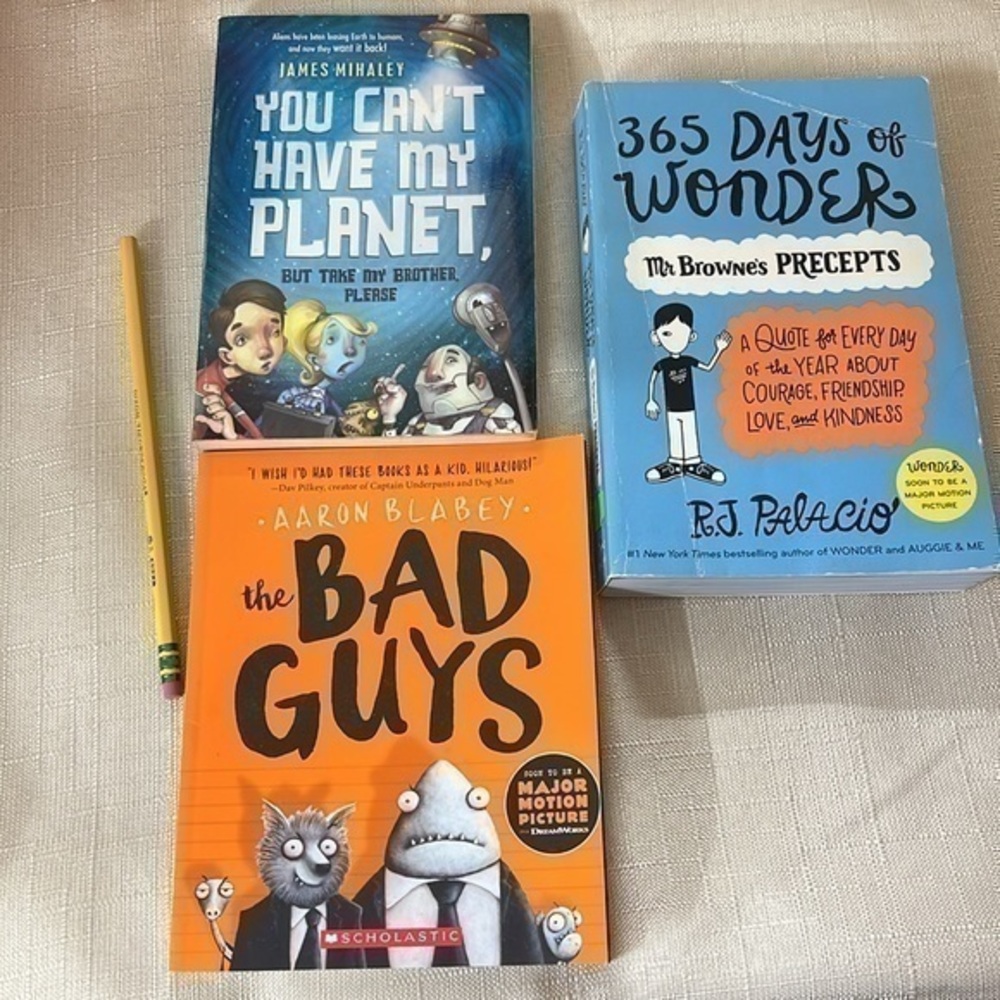 Bundle 3 books shipped fast BK1